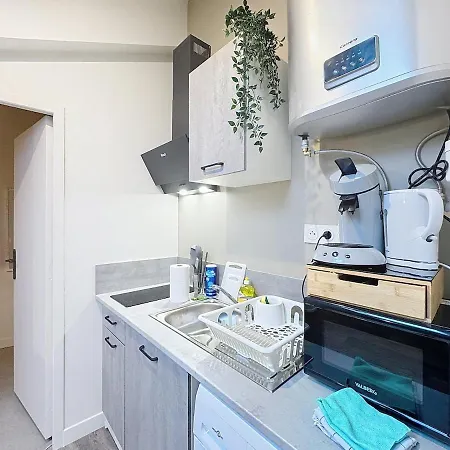 Neuf 4 Pers N3 * リオン